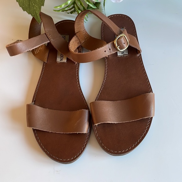 Steve Madden - Picture 2 of 5